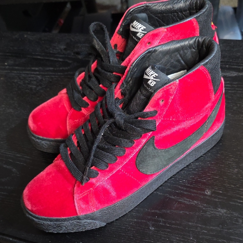 Nike Women's Vibrant Red and Black Sneakers